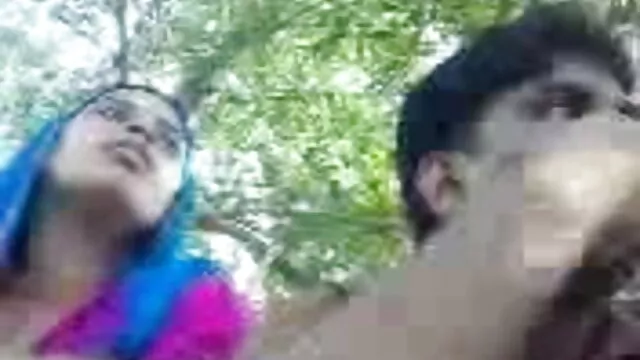 गंदा नीले कॉलर सनी लियोन का सेक्सी मूवी बाइकर गहरे गले है