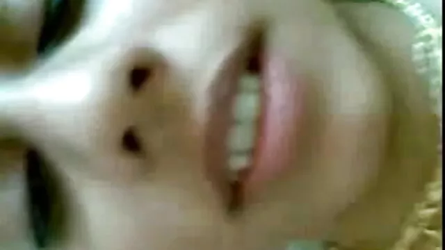 चेहरे पर दानी सनी लियोन की एक्स एक्स एक्स मूवी कवच
