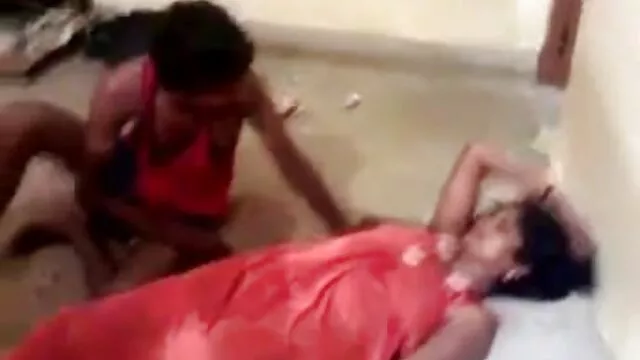 पीओवी युद्धों फिट लाल बालों वाली 5 लोग एक पंक्ति में सेक्सी मूवी सनी लियोन 5