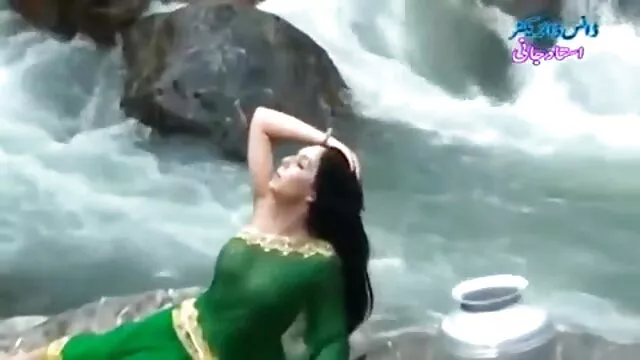 किशोर लाईफगार्ड ड्यूटी पर गड़बड़ हो सनी लियोन सेक्सी मूवी जाता है