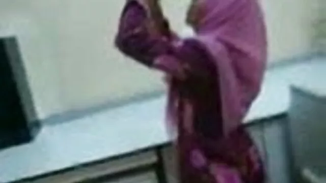 सारा सनी लियोन सेक्सी मूवी चरम कमबख्त हो रही है