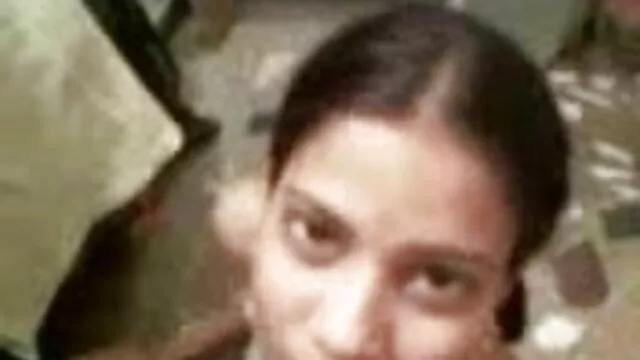 दो सुंदर लड़कियों शेयर सनी लियॉन की सेक्सी मूवी अपने हार्ड मुर्गा