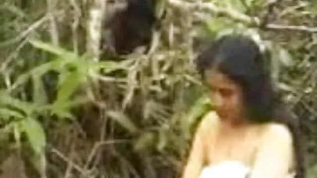 कट्टर त्रिगुट लियोन की सेक्सी मूवी पार्टी के साथ पुराने कुतिया