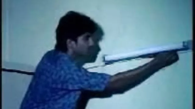 एमी खुद को सनी लियोन एक्स मूवी इस बूढ़े आदमी को देता है