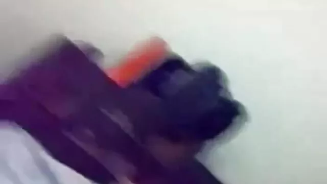 सींग का बना हुआ वह पुरुष सनी लियोन की सेक्सी मूवी उसे गधा कर रही