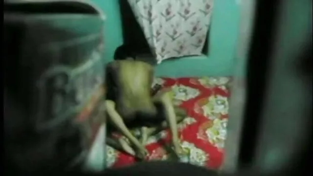 सीधे सनी लियोन सेक्सी मूवी सनी लियोन एकल हस्तमैथुन सोफे पर