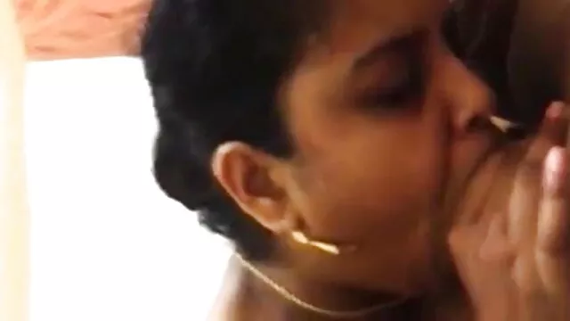गर्म मालिक बनाता है सनी लियोन एक्स एक्स एक्स हॉट मूवी नौकरानी उसे बिल्ली खा