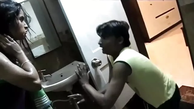 बेब बंद करें छूत सनी लियोन की नंगी सेक्सी मूवी