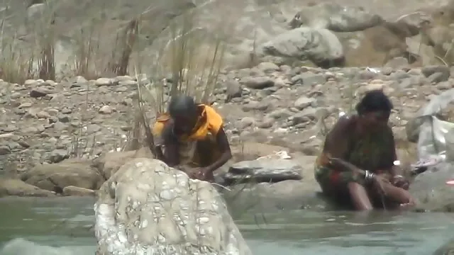 दो साथियों शेयर बहुत पुराने दादी लियोन की सेक्सी मूवी