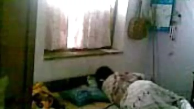 सेक्सी श्यामला एक पिटाई के सनी लियोन एक्स मूवी लिए बंधा हुआ है